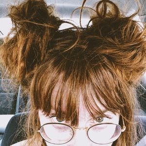 Meet your Posher, Naida